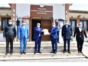 Yeşilyurt Belediyesi’nden Muhtarlara Temizlik Malzemesi