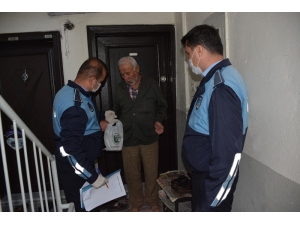 Zabıtadan 65 Yaş Üstü Vatandaşlara Yardım Eli