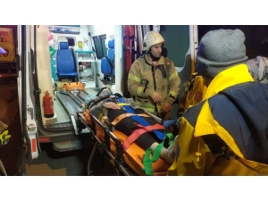 Başakşehir’de Hafif Ticari Araç İle Çarpışan Otomobil Takla Attı: 3 Yaralı