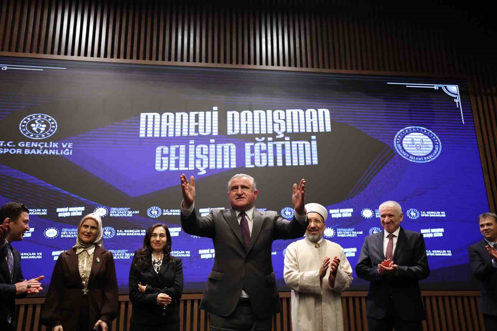 bakan-bak-manevi-danisman-gelisim-egitimi-programi-na-katildi