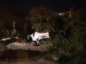 Otomobil Bahçeye Uçtu