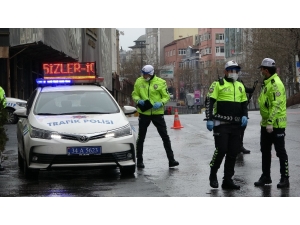 Yasağı Dinlemeyip Sokağa Çıktı, Cezayı Yiyince "Problem Değil" Dedi