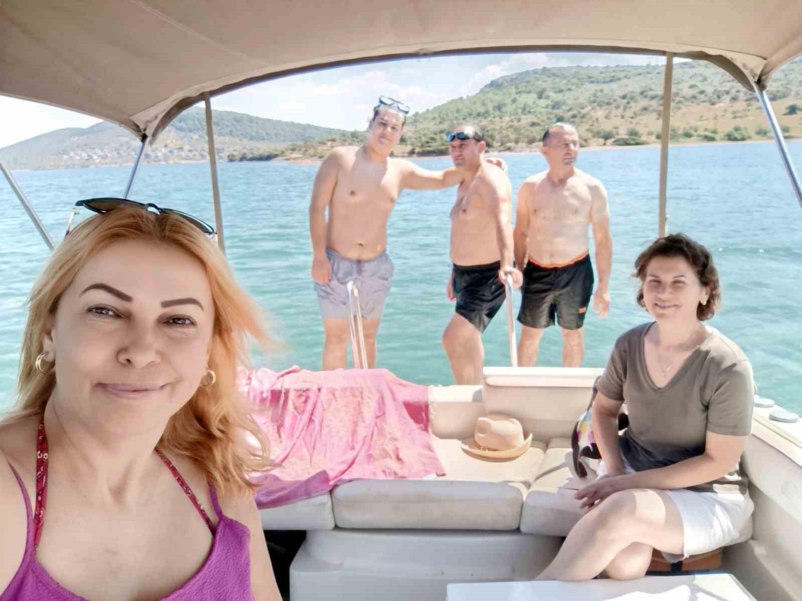 ayvalik-ta-yunus-tekneyle-yaristi