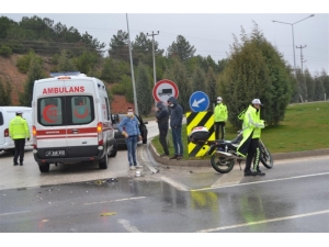 Otomobil İle Motosikletin Çarpıştı, 1 Kişi Yaralandı