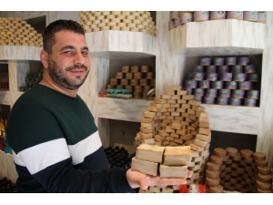 Aselcioğlu Sabunculuk, Bin 600 Sağlık Çalışanına Hijyen Paketi Hediye Etti