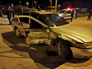 İki Otomobil Çarpıştı: 1 Yaralı