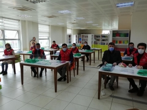 Sağlık Çalışanları İçin Maske Üretmeye Başladılar