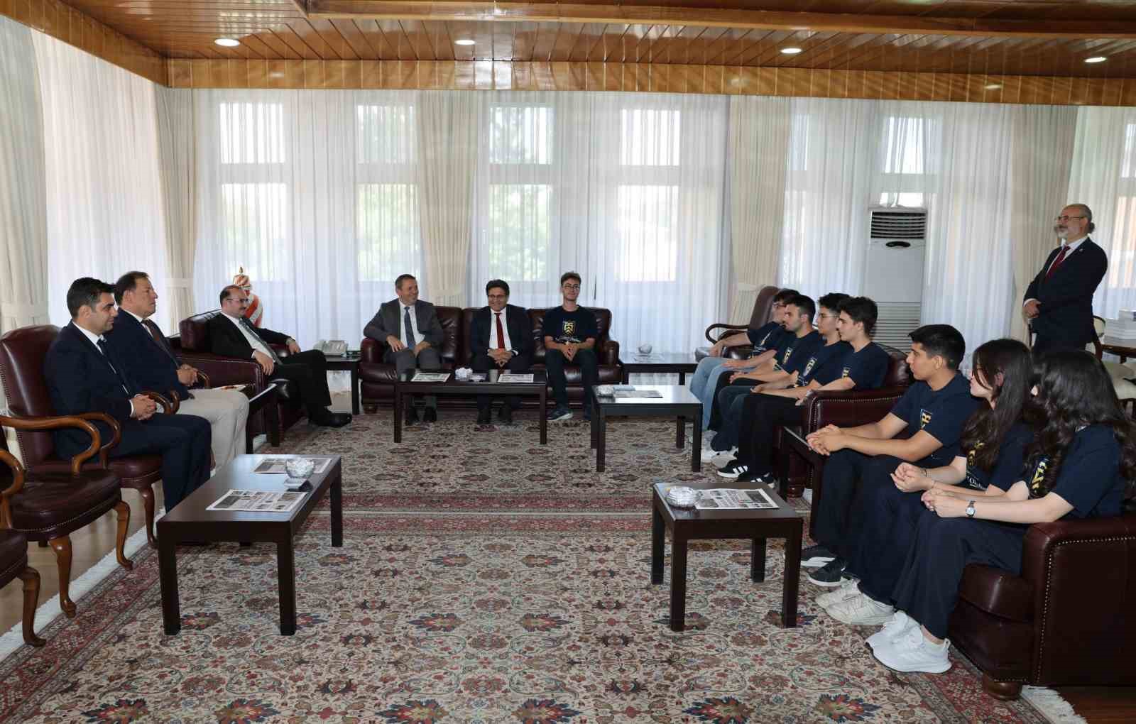 ataturk-universitesi-ozel-vakif-okullarindan-2026-yks-de-zirveye-tasinan-basari