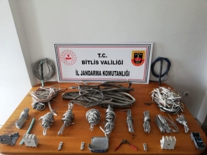 Hırsızlık Şüphelisi 3 Kişiye 3 Bin 150’şer Tl ‘Sokağa Çıkma’ Cezası