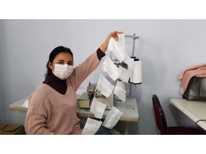Finike Halk Eğitim Merkezinden Maske Üretimi