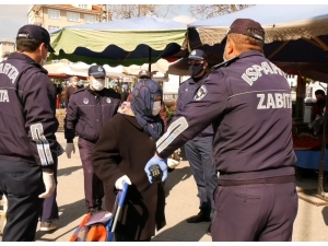 Pazara Alınmayan Yaşlı Kadının Alışverişini Zabıta Yaptı