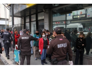 Emniyet Güçlerinin Sosyal Mesafeye Uymayanlarla İmtihanı