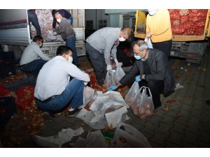 Tarsus’ta Her Gün 3 Mahalleye Gıda, Maske Ve Dezenfektan Desteği