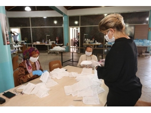 Kepez Sakinlerine Steril Maske