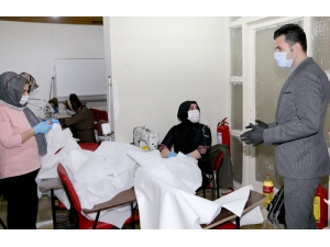 Yenişehir Belediyesinden Vatandaşlara Ücretsiz Maske Ve Tulum