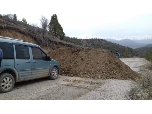 Köylüler Yolu Kapatıp Korona Virüs Önlemi Aldı