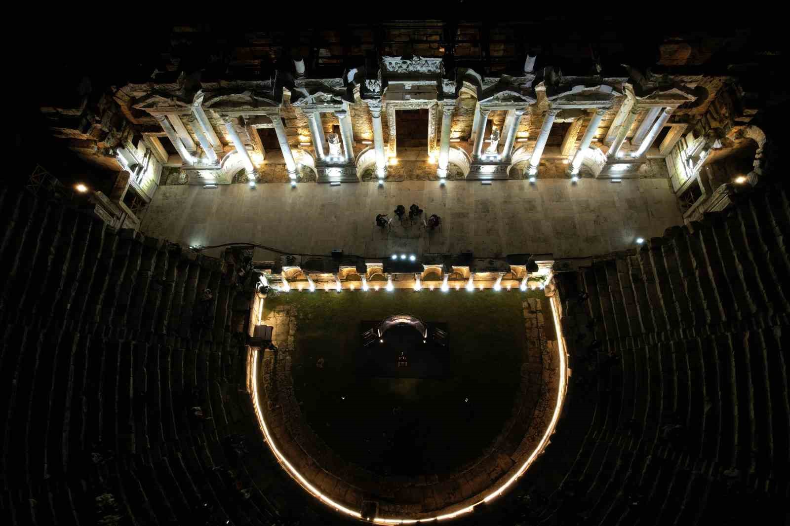 hierapolis-te-gece-muzeciliginde-yeni-sezon-basladi