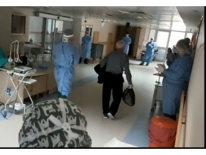 Artvin’de Koronayı Yenen 82 Yaşındaki Hasta Alkışlar Ve Atabarı Müziği Eşliğinde Taburcu Edildi