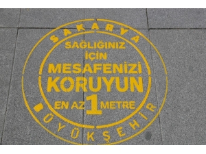 Sakarya Büyükşehir’den Yollara Çıkartmalı Sosyal Mesafe Uyarısı