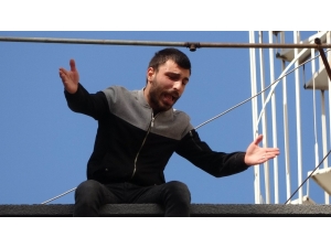 Doğal Gaz Firması Sayacını Söktüğü İddiasıyla Çatıda İntihara Kalkıştı