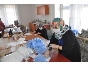 Sorgun’lu Gönüllü Bayanlar Günde 2 Bin Adet Maske Üretiyor