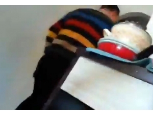 Otel İşletmecisi Kız Öğrencilerin Odasını Basıp Adeta Terör Estirdi