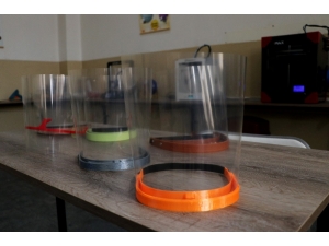 Lise Öğretmenleri 3d Yazıcı İle 7 Gün 24 Saat Siperlik Üretiyor