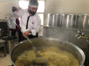 Kozan’da Kazanlar Vatandaş İçin Kaynıyor