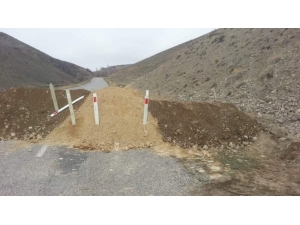 Korona Virüs Tedbiri İçin Yolu Kumla Kapattılar