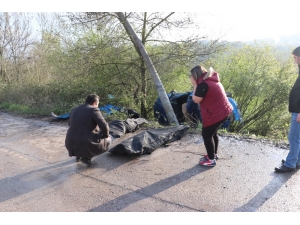 Elektrik Direğine Saplanan Otomobildeki Ölü Sayısı 3’e Yükseldi