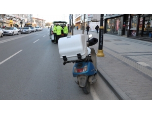 Sokağa Çıkan Gence Çifte Ceza