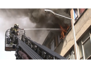 Bursa’da İş Hanında Korkutan Yangın