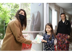 Menderes’te Evlere Kitap Servisi