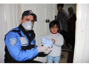 Minik Ebubekir, Kumbarasındaki 23 Tl’yi Bağışladı