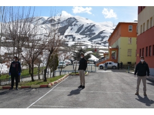 Hakkari Polisinden Sosyal Mesafe Hassasiyeti