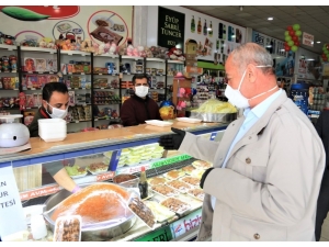 Tuşba Belediyesinden Maske Ve Eldiven Dağıtımı
