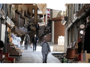 Kapalı Çarşıda Sessizlik Hakim