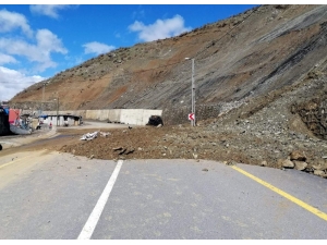 Siirt’te Heyelan İçme Suyu Borularını Patlattı, 11 Köy Susuz Kaldı