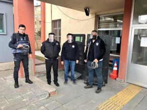 Aziziye Gençlik Merkezi’nden Polise Siperli Maske