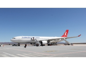 Onlar İçin Özel İzinle Uçak Kaldırıldı