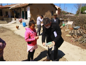 Kaymakam Erdoğan, Öğrencilere Kitap Dağıttı