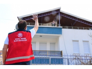 Aksaray Belediyesi Evden Çıkamayanların Temel İhtiyaçlarını Karşılıyor