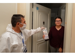 Muratpaşa’da Maske Dağıtımı Sürüyor