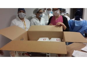 Anaokulu Öğretmenleri Ve Öğrencilerinden Sağlık Çalışanlarına Yemek İkramı