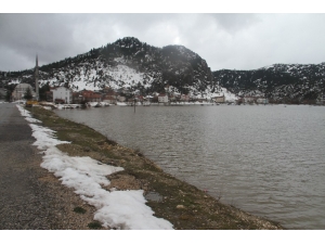 Derebucak’ta Zarar Görenlere Yardım Eli