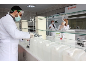 Aiçü’de El Dezenfektanı Üretimi Devam Ediyor