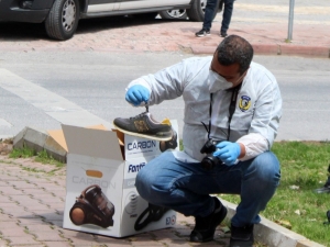 Çaldığı Süpürgeyi Bisikletle Taşırken Polisi Gördü, Ayakkabısını Bile Bırakıp Kaçtı