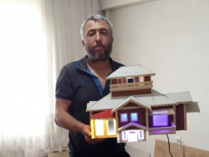 Korona Virüs İşsiz Bırakınca Ustalığını Maket Villa Yaparak Sergiliyor