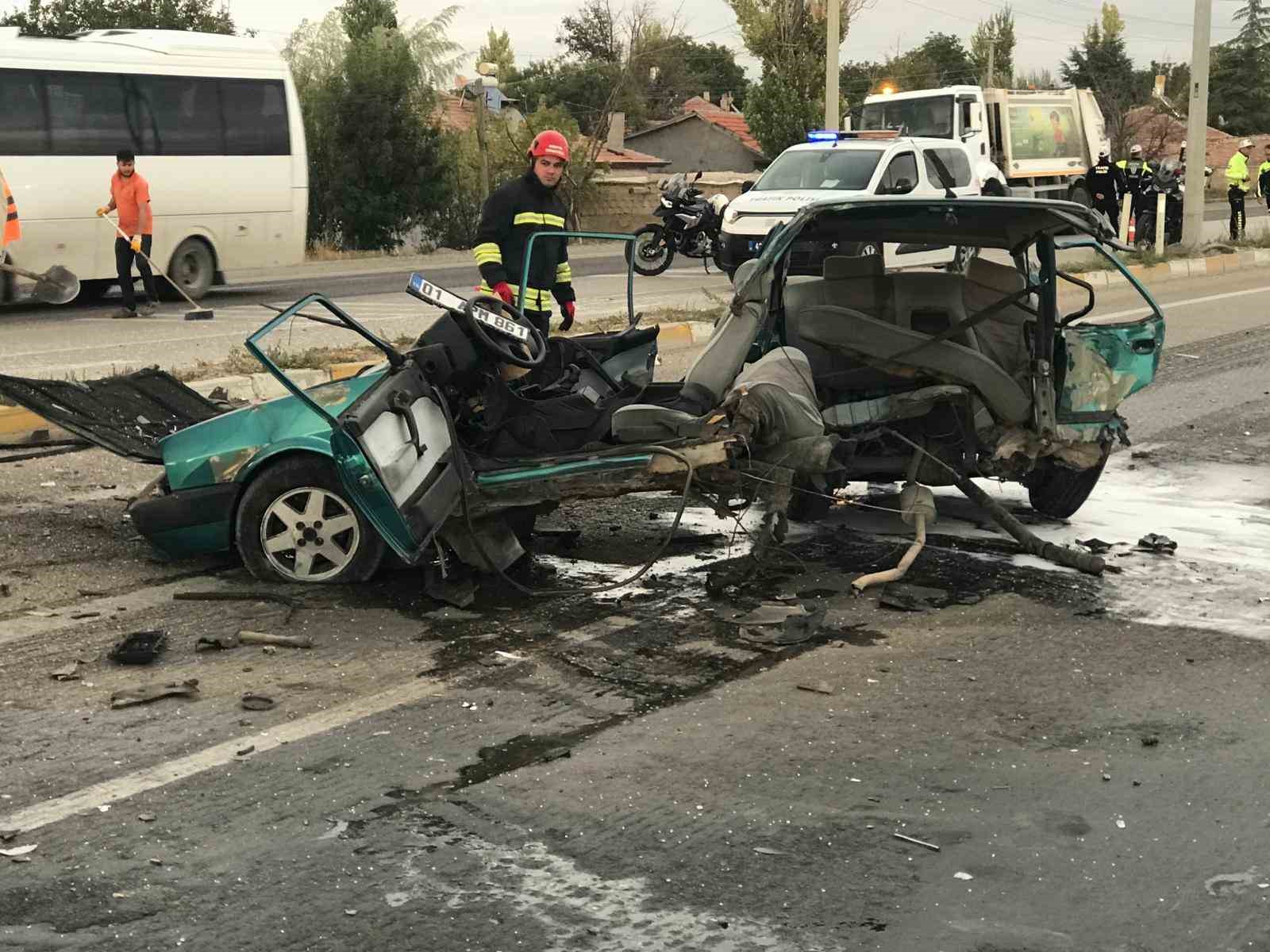 hafif-ticari-aracin-carptigi-fiat-tofas-otomobil-ikiye-bolundu-2-yarali