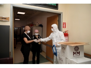 Gaziantep’te Sağlı Personeline Tatlı Dopingi